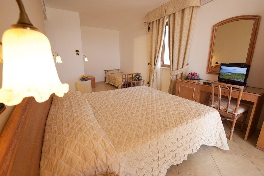 Hotel Portonuovo Вьесте Экстерьер фото