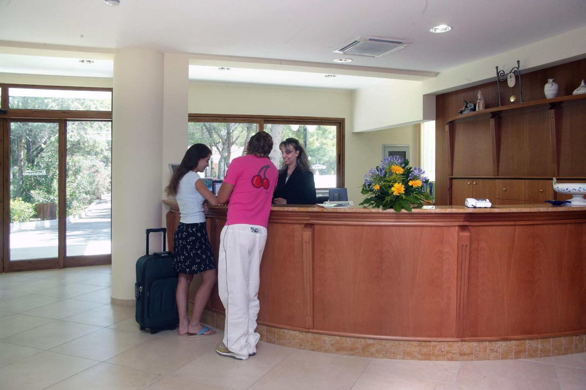 Hotel Portonuovo Вьесте Экстерьер фото