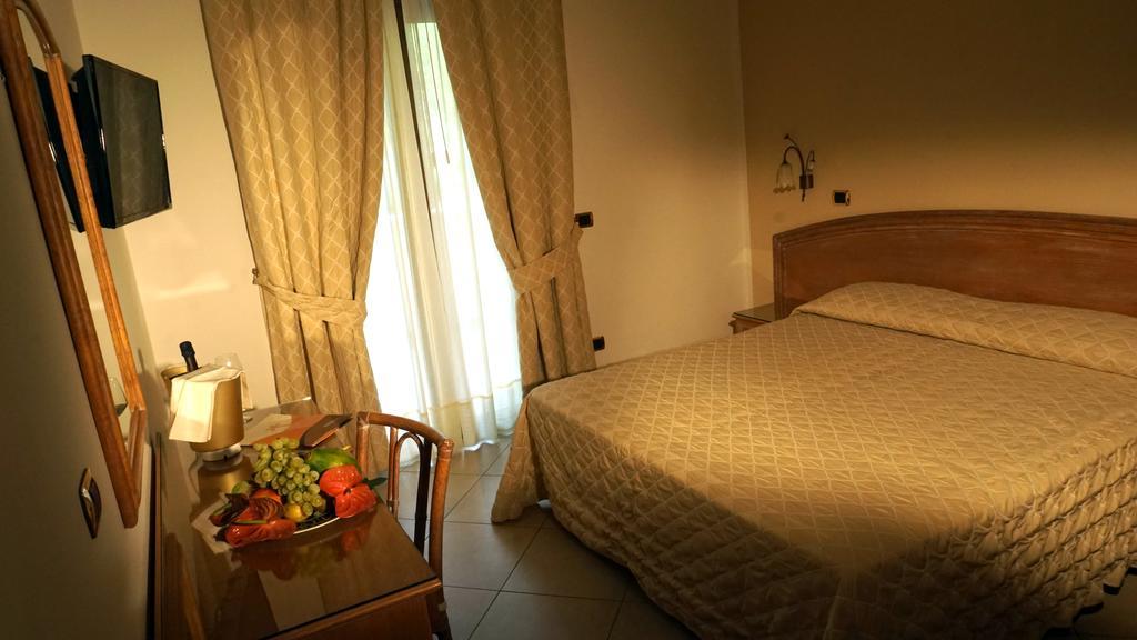 Hotel Portonuovo Вьесте Экстерьер фото