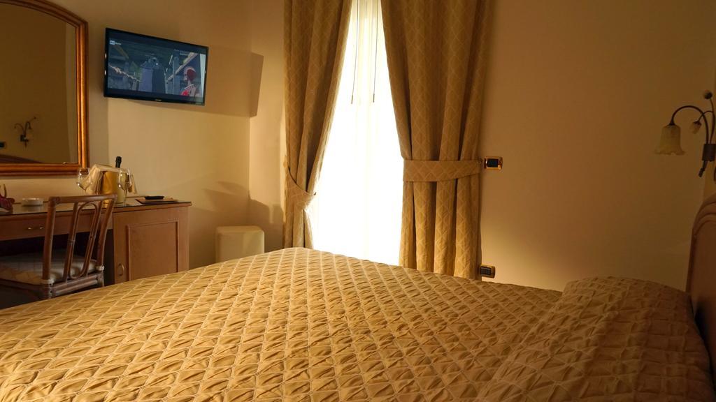 Hotel Portonuovo Вьесте Экстерьер фото